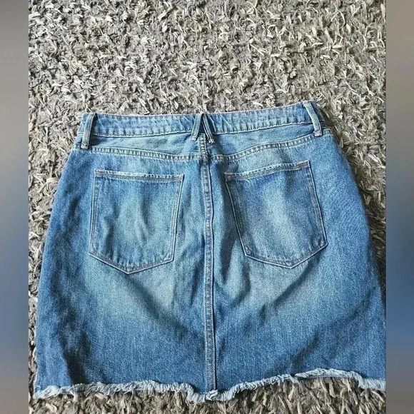 Good American denim mini size 28 - Picture 2 of 4